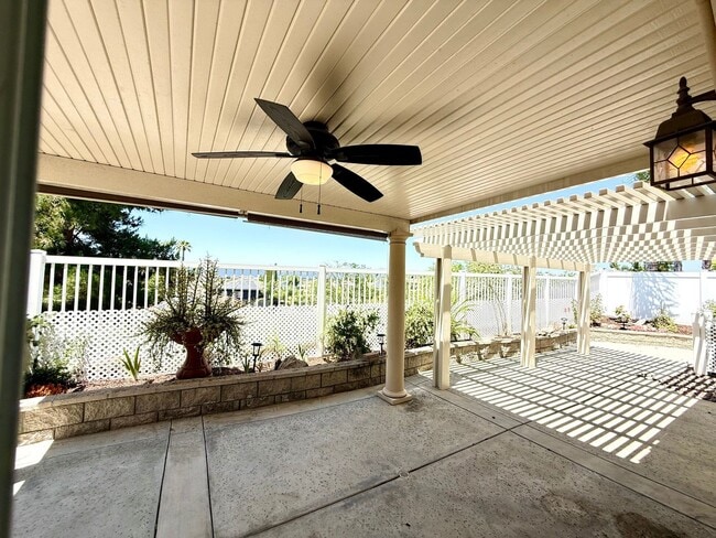 Building Photo - Four Seasons 55+ – Beautifully Upgraded wi...