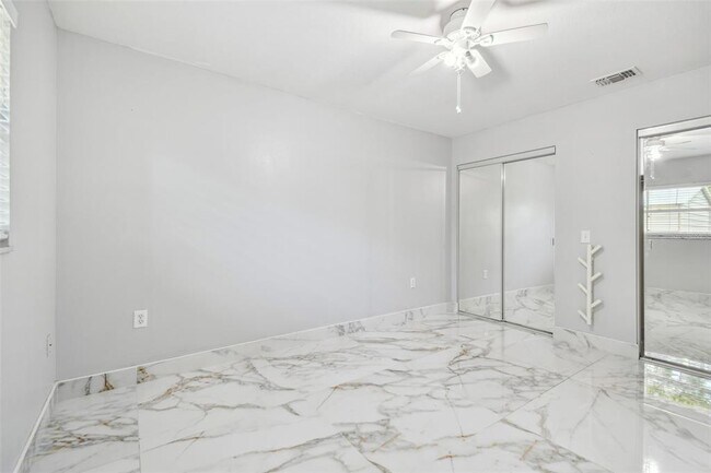 Building Photo - 1302 Brandonwood Dr