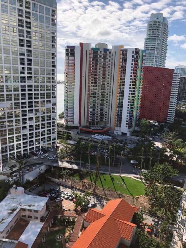 Building Photo - 1451 Brickell Ave
