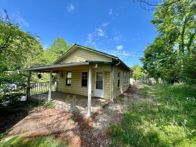 Building Photo - 310 Old County Home Rd