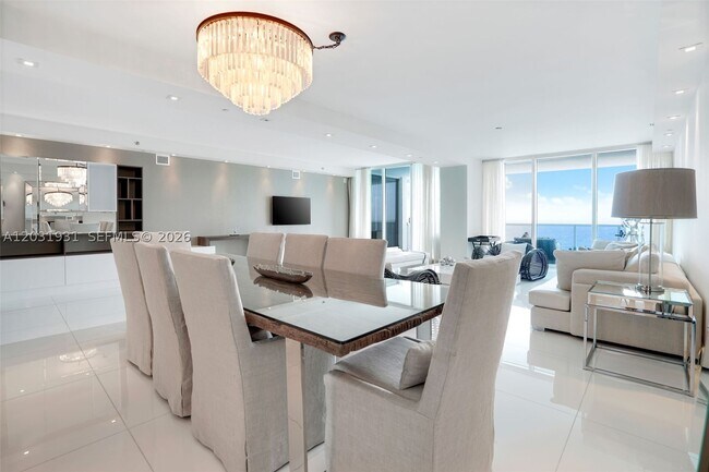 Building Photo - 2711 S Ocean Dr