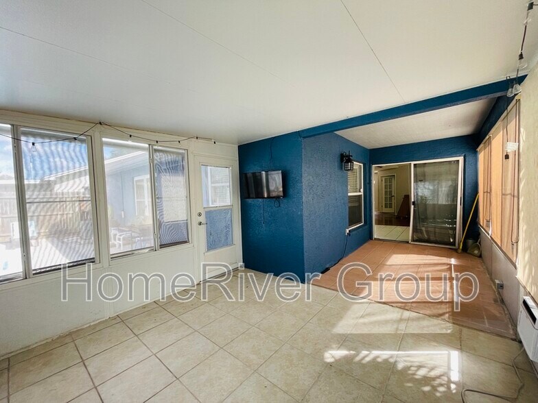 Building Photo - 10110 Cedar Dune Dr