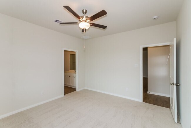 Building Photo - 401 Sunny Highlands Dr