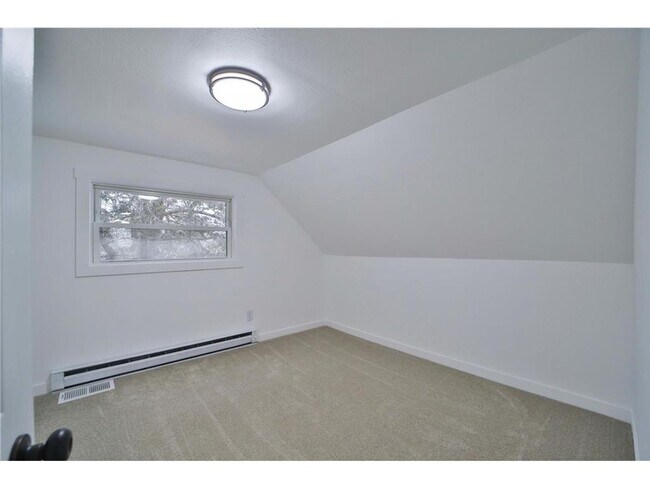 Building Photo - 3 Bedroom, 2 Bathroom Single Family House