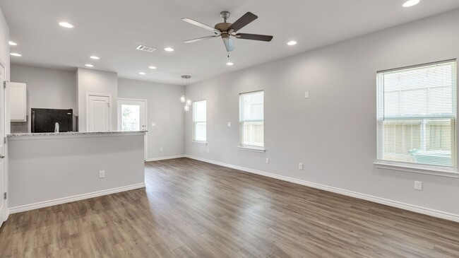Building Photo - 203 Peruna Dr
