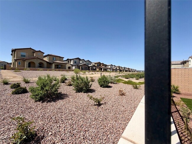 Building Photo - 227 Jaldena Ln