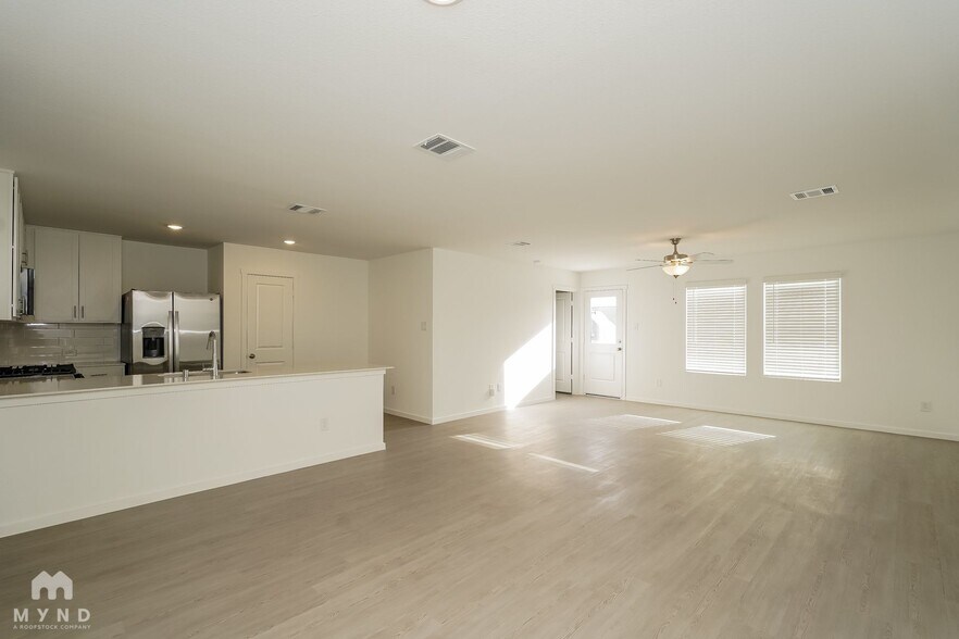 Building Photo - 2761 Ctr Crk Ln
