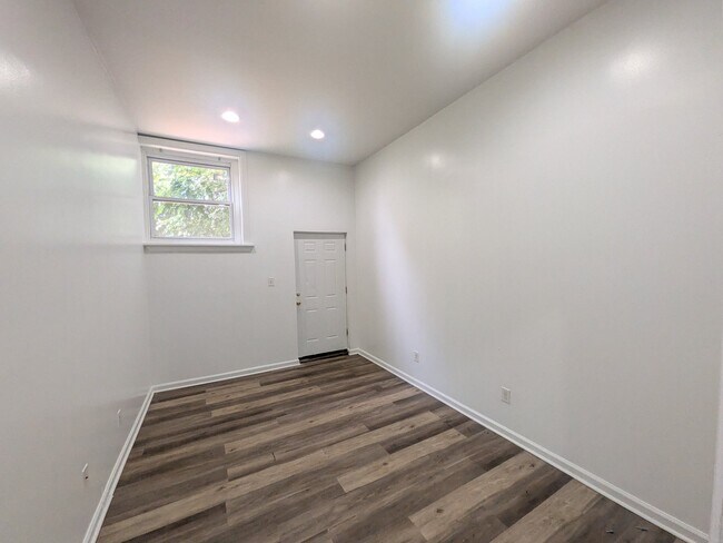 Building Photo - 1533 Orthodox St