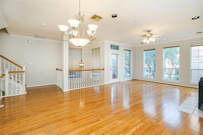 Primary Photo - 710 Hartman St