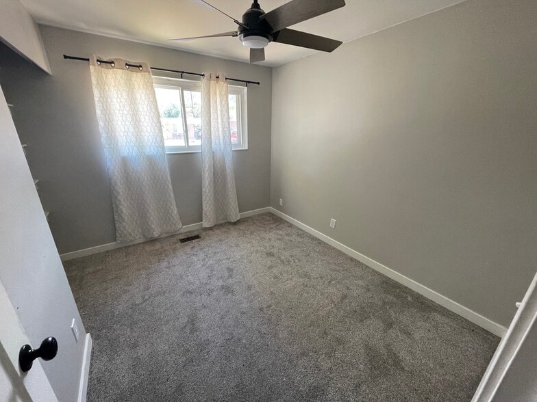 Building Photo - 640 S Sunset Dr