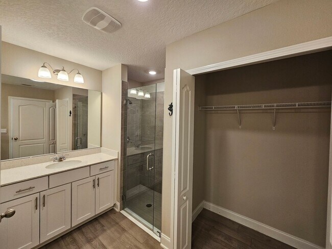 Building Photo - Sawmill Branch 4 Bedroom 2 Bath 3 Car Gara...