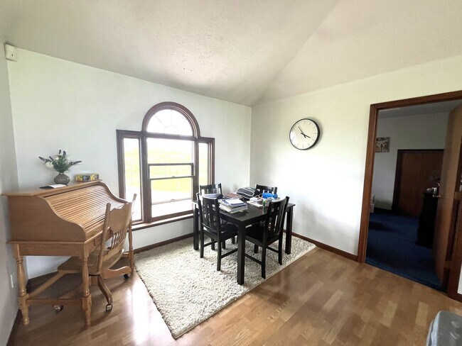 Building Photo - Spacious 4BR/3.5BA Single Family Home on 2...