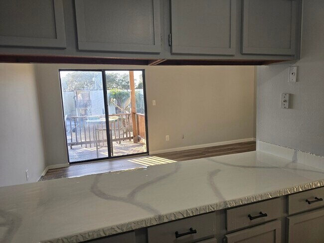 Building Photo - 308 Miracle Strip Pkwy SW