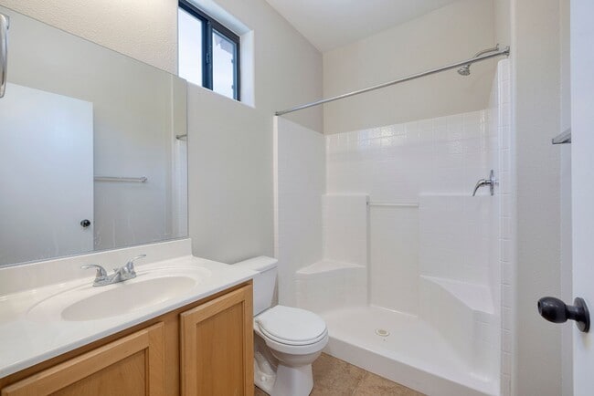 Building Photo - GATED NW HOME - 4 BEDROOMS W/ 1 BED AND BA...