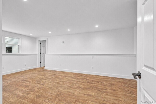 Building Photo - 809 Highland Lake Rd