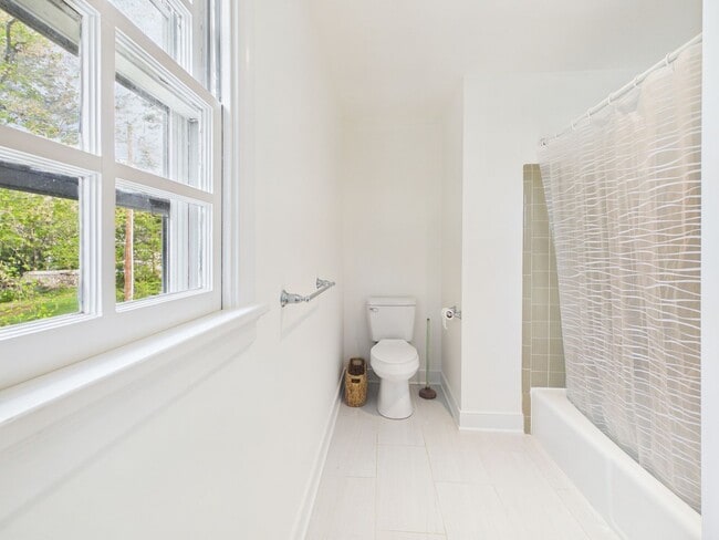 Building Photo - 1602 Harborough Rd