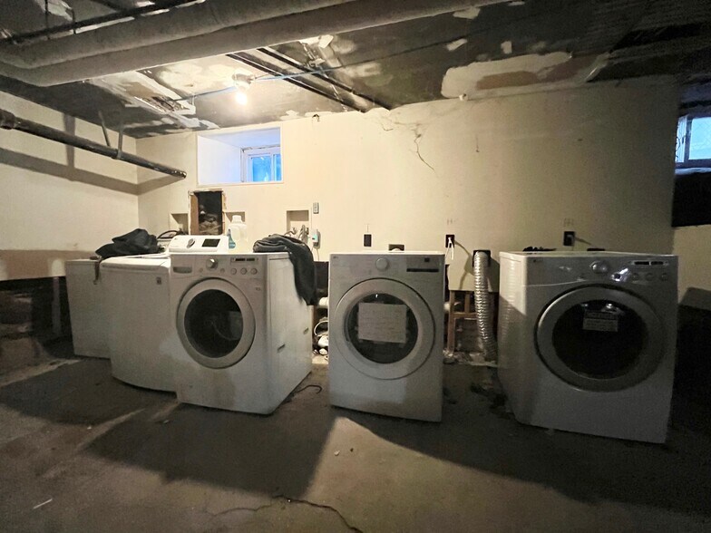 Building Photo - 84 Day St