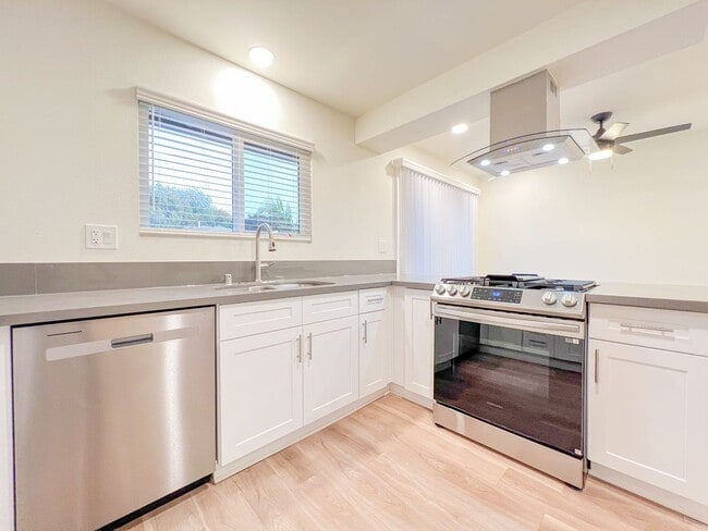 Building Photo - DELL