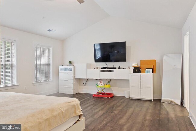 Building Photo - 937 Marzoff Rd