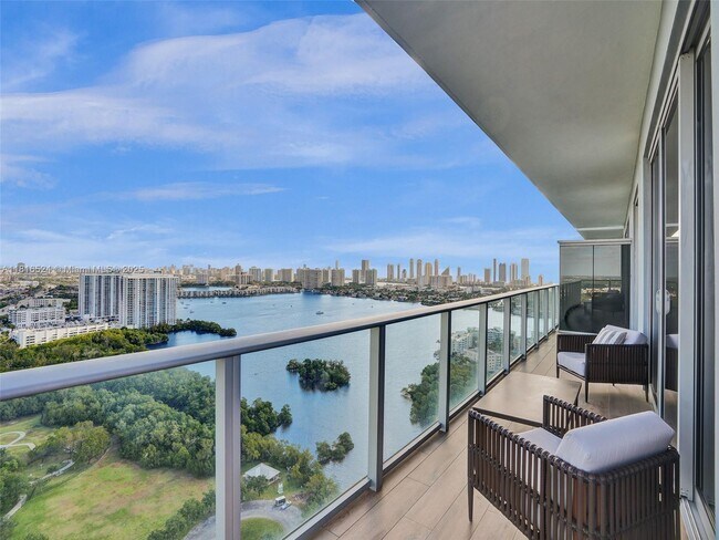 Building Photo - 16385 Biscayne Blvd