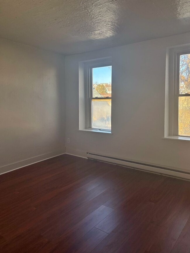 Building Photo - Charming 2-Bedroom, 1-Bath Home in Bethlehem – Ready for You!