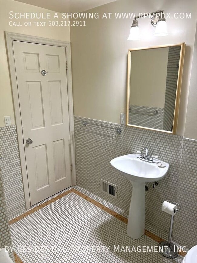 Building Photo - 1938 SW Edgewood Rd