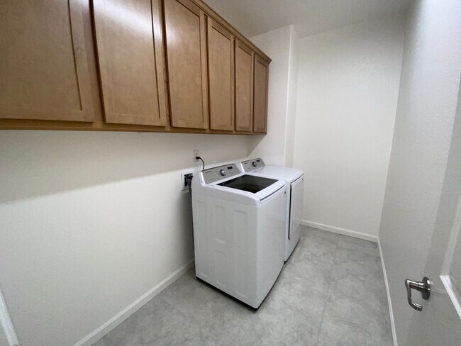 Building Photo - Built 2024 Spanish Springs Reno 5 Bedroom ...