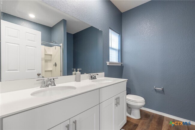 Building Photo - 808 Beacon Hts