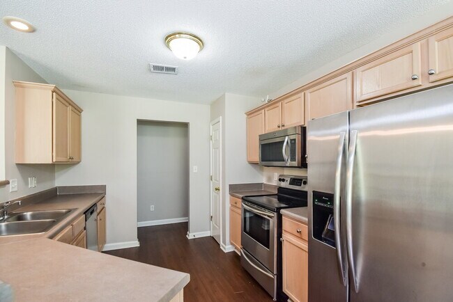 Building Photo - 10243 Hamilton View Dr