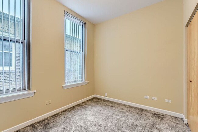 Building Photo - Beautiful 2BD/2BTH Apartment on Lawrence  FOR RENT!