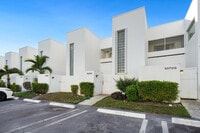 Building Photo - 5070 Elmhurst Rd