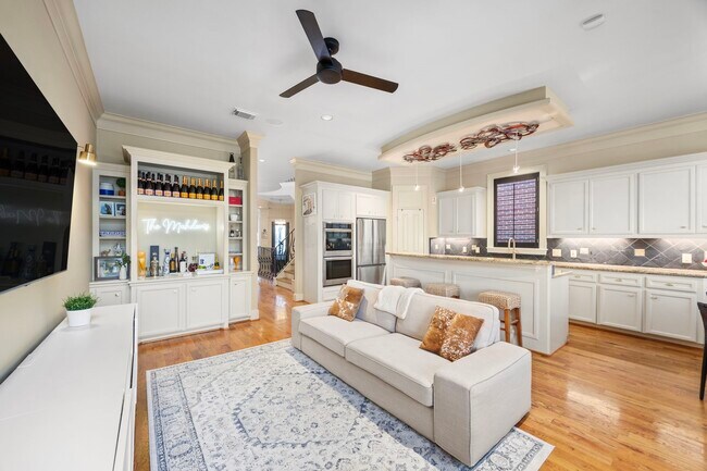 Building Photo - 1312 Crocker St