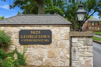 Building Photo - Fantastic 1BR/1BA condo in the desirable Georgetown Condominiums in the heart of Green Hills!