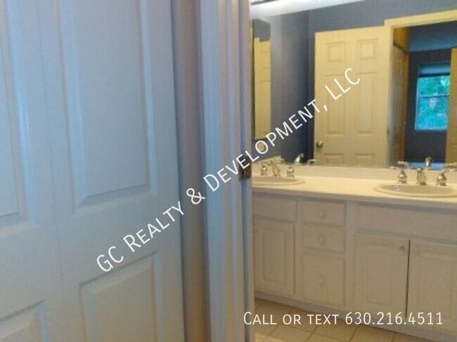 Building Photo - 1225 N Orleans-Unit 603