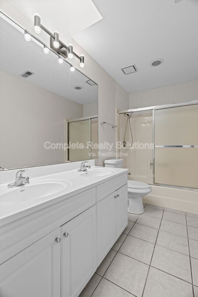 Building Photo - 2221-2223-2223 Rutger St