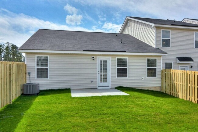 Building Photo - 415 Amesbury Dr