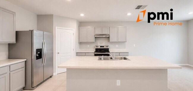 Building Photo - Stunning 5-Bedroom single family Home in Tavares | Spacious Layout & Modern Comforts