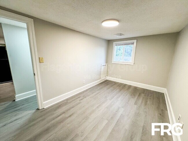 Building Photo - 600 Howell St