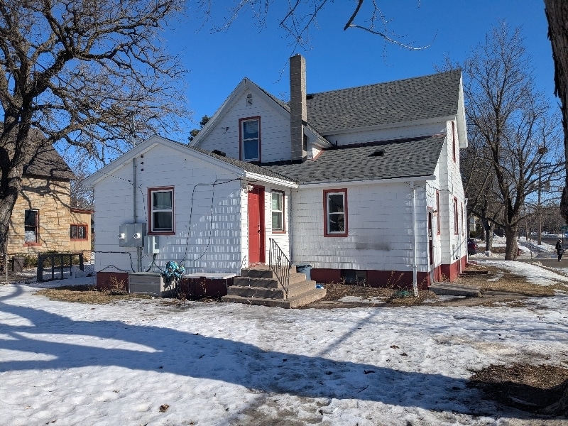 Building Photo - 627 7th Ave S