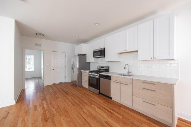 Building Photo - 3107 N Harding Ave