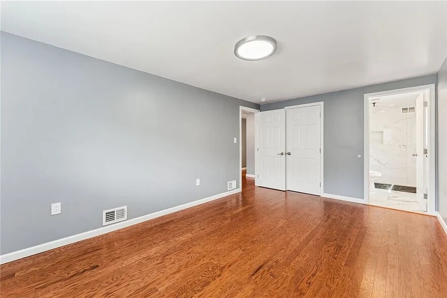 Building Photo - 3125 Ewart Dr