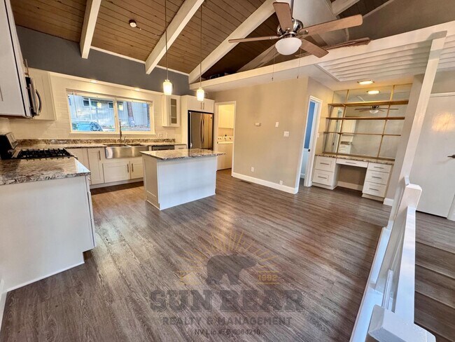 Building Photo - 3 Bedroom!  Dog Friendly!