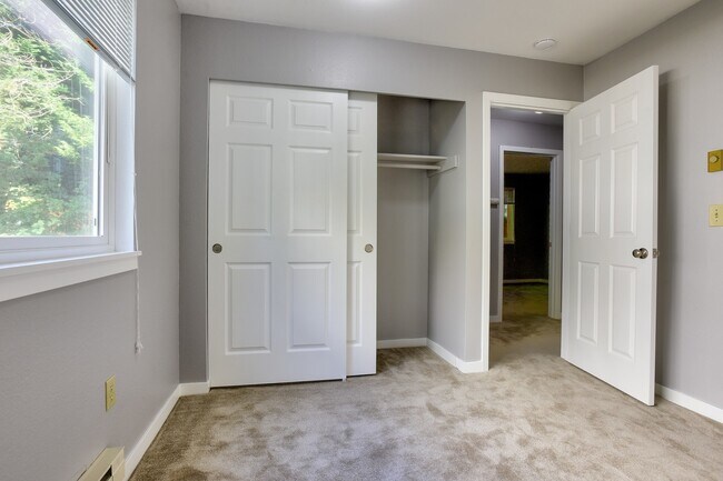 Building Photo - Ballinger Way Condo