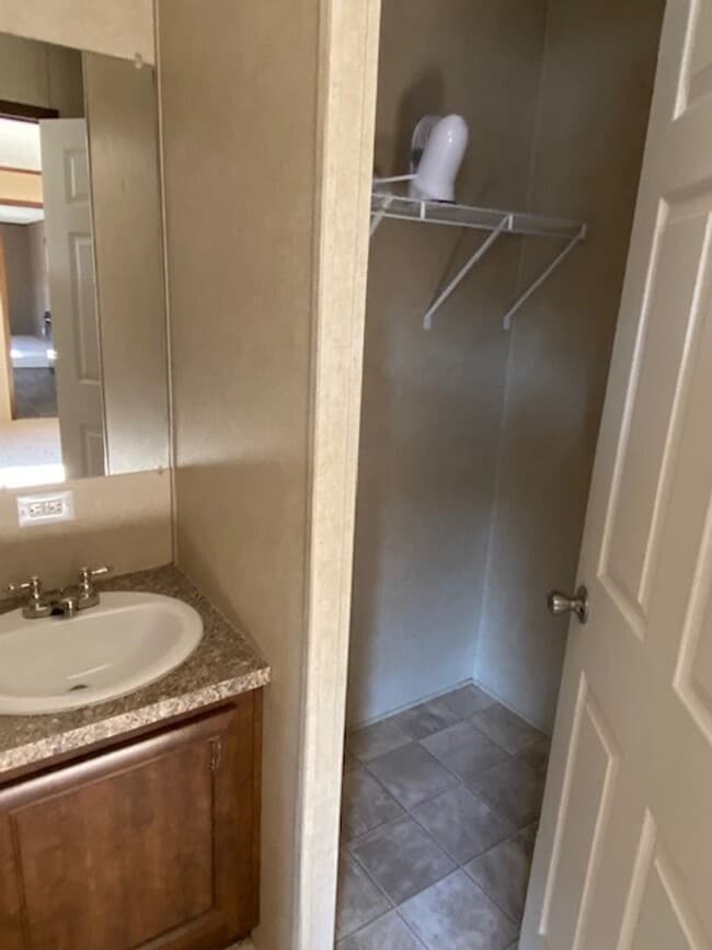 Building Photo - Nicely appointed 3bd/2ba Singlewide