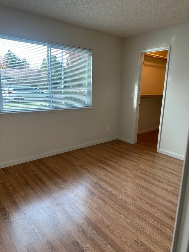 Building Photo - Woodcreek Cutie! 2bedroom 2bathroom