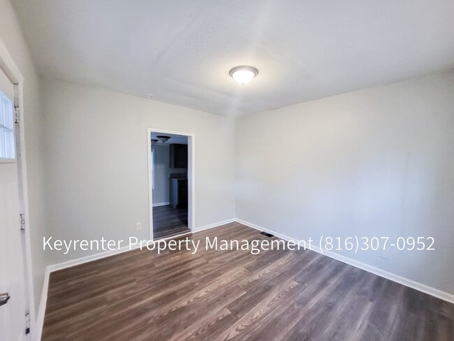 Building Photo - 2 Bed 1 Bath ready to rent!