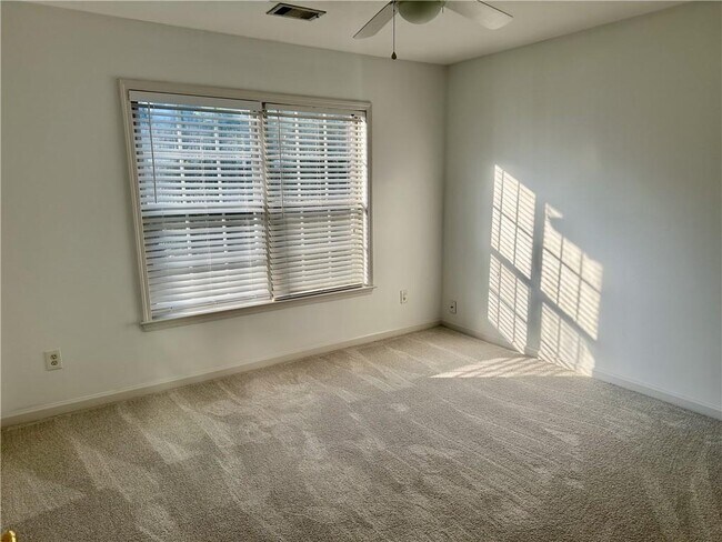Building Photo - 2555 Haddenham Ln