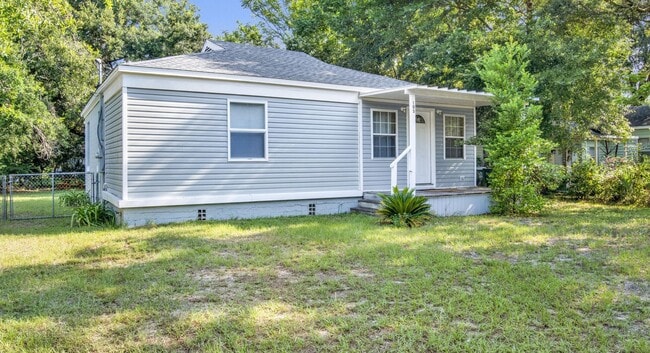 Primary Photo - Cute Furnished Cottage close to NAS