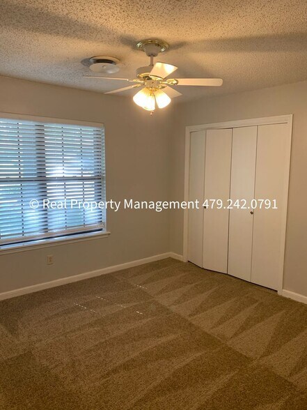 Building Photo - 9812 Meandering Way