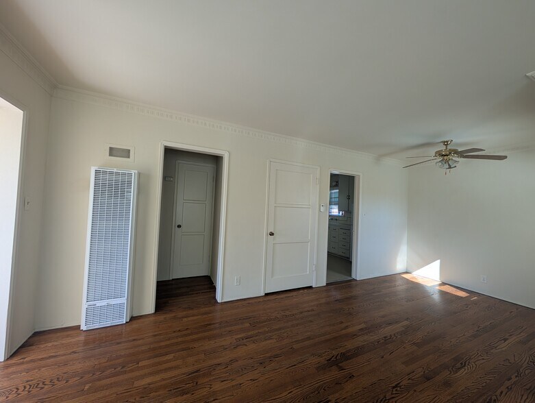 Building Photo - 7026 Flight Ave